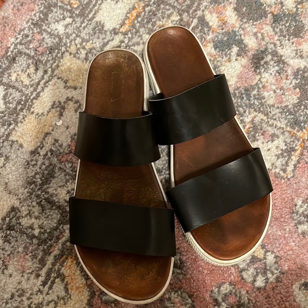 MIA slip on platforms